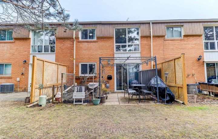 Photo 19 at 27 - 10 Leith Hill Road, Don Valley Village, Toronto