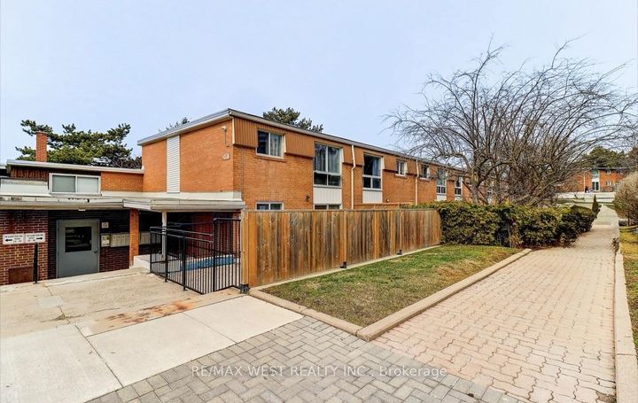 Photo 21 at 27 - 10 Leith Hill Road, Don Valley Village, Toronto
