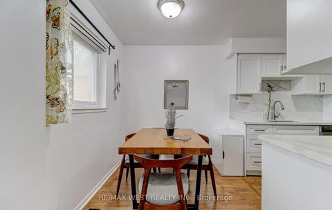 Photo 1 at 27 - 10 Leith Hill Road, Don Valley Village, Toronto