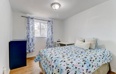 Photo 10 at 27 - 10 Leith Hill Road, Don Valley Village, Toronto