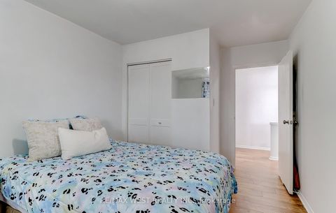 Photo 11 at 27 - 10 Leith Hill Road, Don Valley Village, Toronto