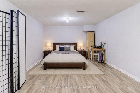 Photo 16 at 27 - 10 Leith Hill Road, Don Valley Village, Toronto