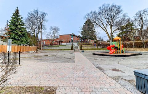 Photo 20 at 27 - 10 Leith Hill Road, Don Valley Village, Toronto