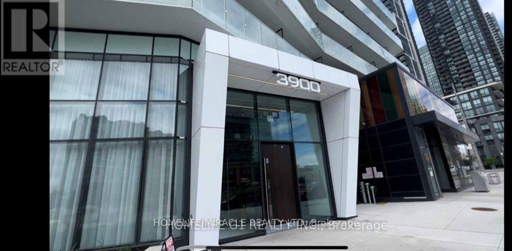 2001 - 3900 Confederation Parkway, City Centre, Mississauga by Loree Meneguzzi Real Estate 2001 - 3900 Confederation Parkway, City Centre, Mississauga