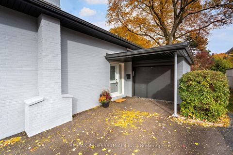 Photo 3 at 17 Beaver Bend Crescent, West Deane, Toronto