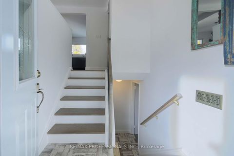 Photo 5 at 17 Beaver Bend Crescent, West Deane, Toronto