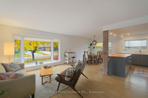 Photo 7 at 17 Beaver Bend Crescent, West Deane, Toronto