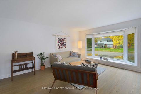 Photo 9 at 17 Beaver Bend Crescent, West Deane, Toronto