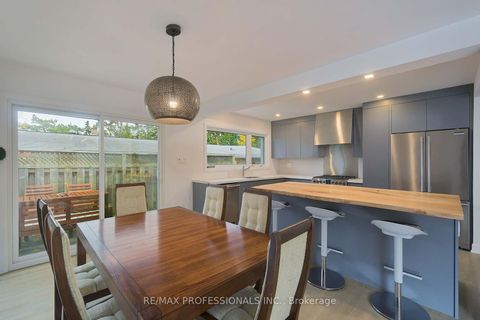 Photo 10 at 17 Beaver Bend Crescent, West Deane, Toronto