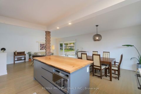 Photo 11 at 17 Beaver Bend Crescent, West Deane, Toronto