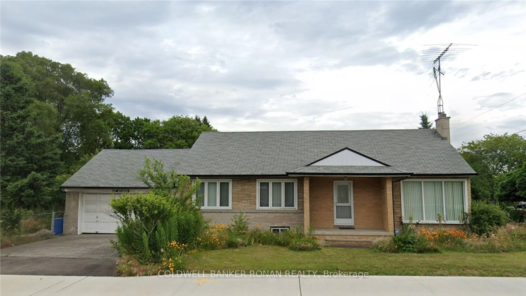 1625 Applewood Road, Lakeview, Mississauga by Loree Meneguzzi Real Estate 1625 Applewood Road, Lakeview, Mississauga