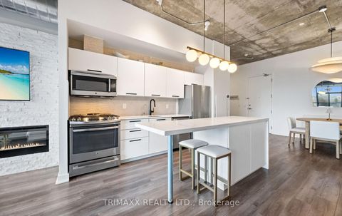 Photo 5 at 403 - 60 Bathurst Street, Niagara, Toronto