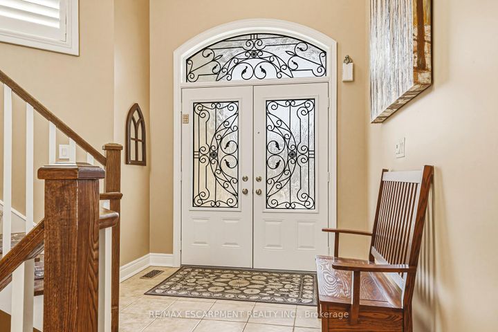 Photo 2 at 405 VALRIDGE Drive, Ancaster, Hamilton