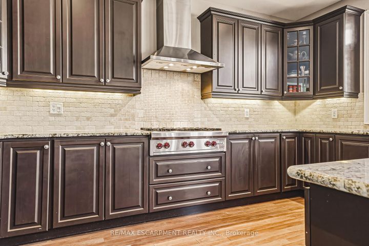 Photo 8 at 405 VALRIDGE Drive, Ancaster, Hamilton