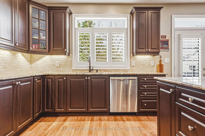 Photo 9 at 405 VALRIDGE Drive, Ancaster, Hamilton