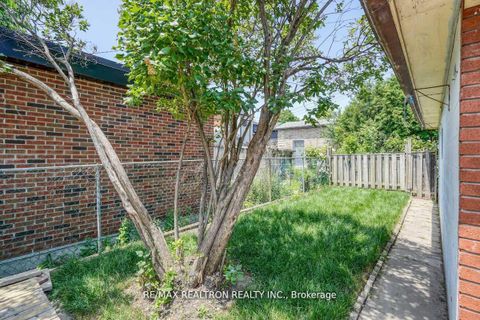 Photo 36 at 44 Jesmond Avenue N, Oakwood Village, Toronto