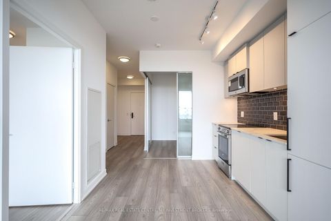 Photo 1 at 915 - 285 Dufferin Street, South Parkdale, Toronto