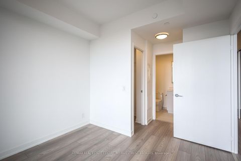 Photo 13 at 915 - 285 Dufferin Street, South Parkdale, Toronto