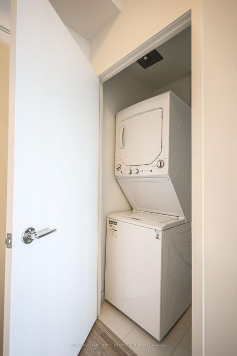 Photo 14 at 915 - 285 Dufferin Street, South Parkdale, Toronto