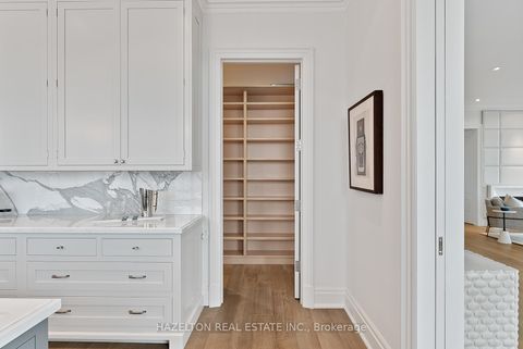 Photo 18 at 4802 - 50 Yorkville Avenue, Annex, Toronto