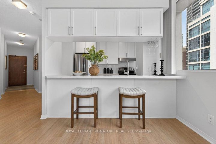 Photo 6 at 707 - 555 Yonge Street, Yonge Corridor, Toronto