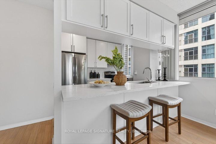 Photo 7 at 707 - 555 Yonge Street, Yonge Corridor, Toronto