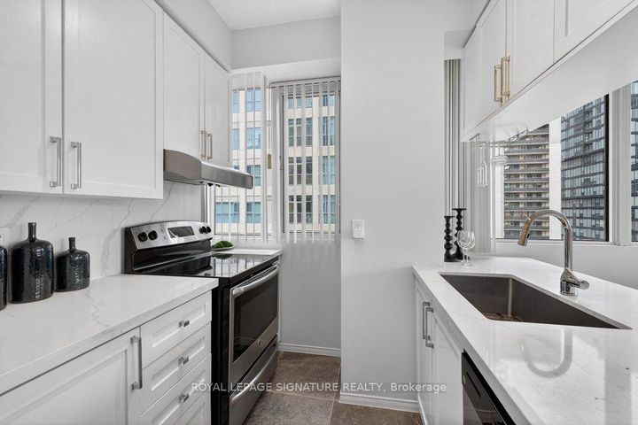 Photo 9 at 707 - 555 Yonge Street, Yonge Corridor, Toronto