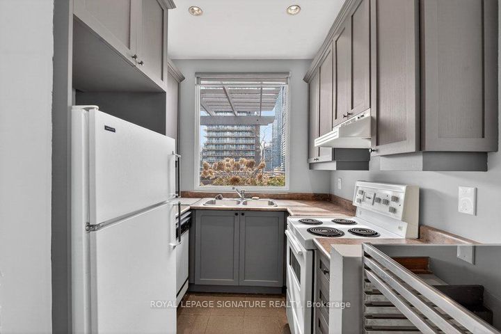 Photo 25 at 707 - 555 Yonge Street, Yonge Corridor, Toronto