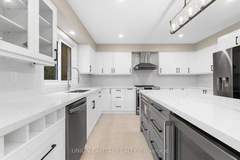 Photo 6 at 86 Charing Crescent, Aurora Highlands, Aurora