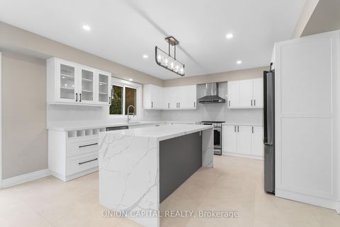 Photo 7 at 86 Charing Crescent, Aurora Highlands, Aurora