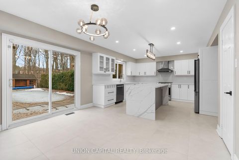 Photo 9 at 86 Charing Crescent, Aurora Highlands, Aurora