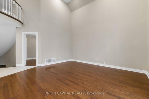 Photo 11 at 86 Charing Crescent, Aurora Highlands, Aurora