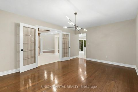 Photo 14 at 86 Charing Crescent, Aurora Highlands, Aurora