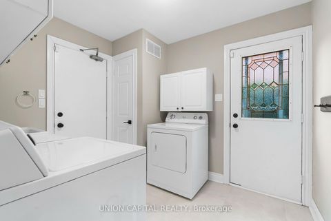 Photo 17 at 86 Charing Crescent, Aurora Highlands, Aurora