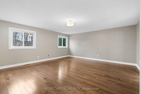 Photo 20 at 86 Charing Crescent, Aurora Highlands, Aurora