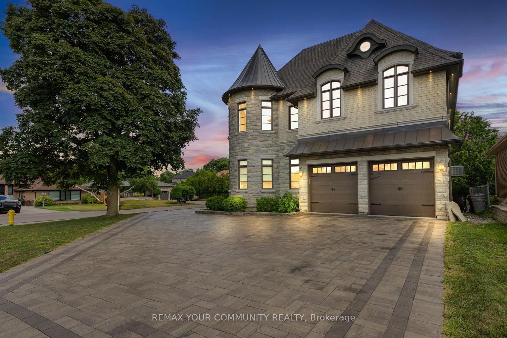 1 Lancer Drive, Maple, Vaughan 