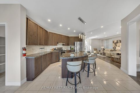 Photo 10 at 2485 Bandsman Crescent, Windfields, Oshawa