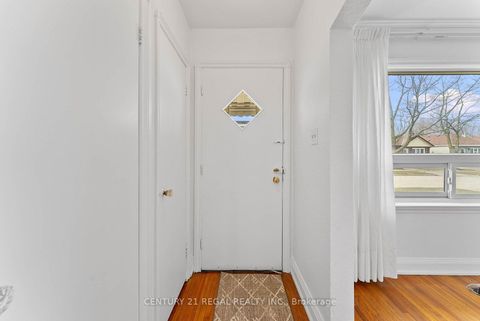 Photo 2 at 191 Alderbrae Avenue, Alderwood, Toronto