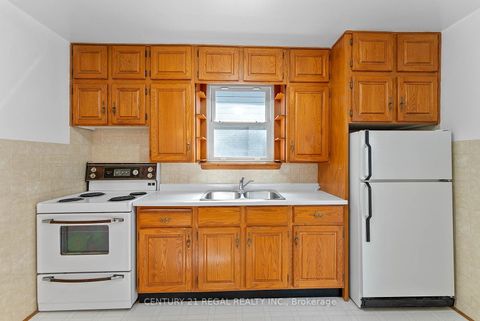 Photo 5 at 191 Alderbrae Avenue, Alderwood, Toronto