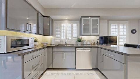 Photo 13 at 61 Quetico Drive, Langstaff, Richmond Hill