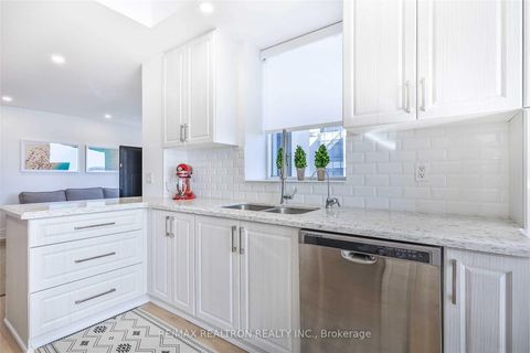 Photo 13 at Lph2511 - 5 Northtown Way, Willowdale East, Toronto