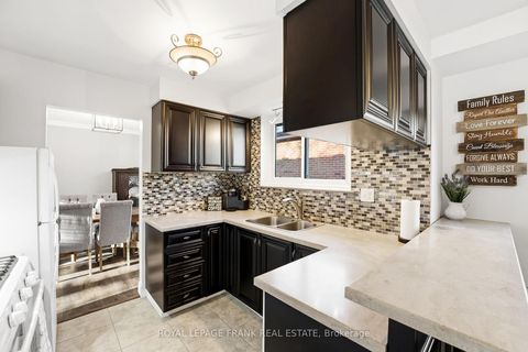 Photo 13 at 489 Crestwood Drive, O'Neill, Oshawa