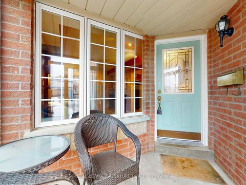 Photo 1 at 1070 Summitview Crescent, Pinecrest, Oshawa