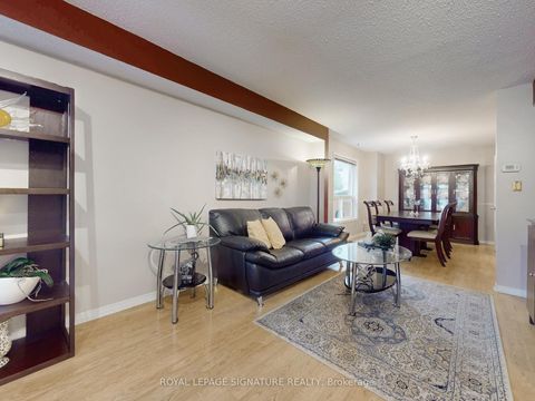 Photo 2 at 1070 Summitview Crescent, Pinecrest, Oshawa