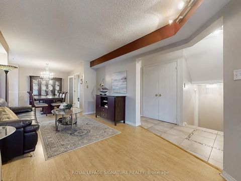 Photo 3 at 1070 Summitview Crescent, Pinecrest, Oshawa