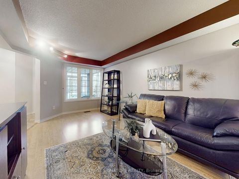 Photo 4 at 1070 Summitview Crescent, Pinecrest, Oshawa