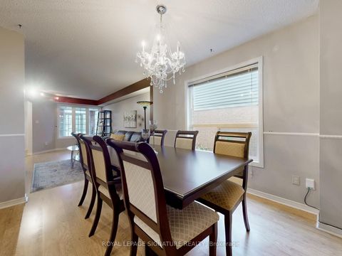 Photo 5 at 1070 Summitview Crescent, Pinecrest, Oshawa