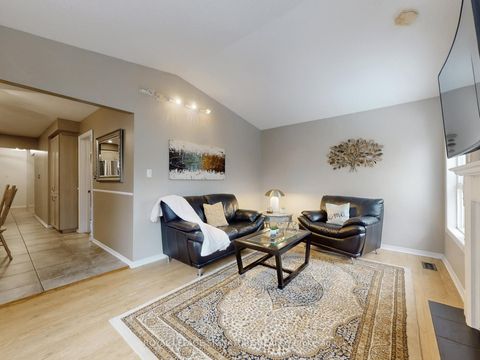 Photo 7 at 1070 Summitview Crescent, Pinecrest, Oshawa