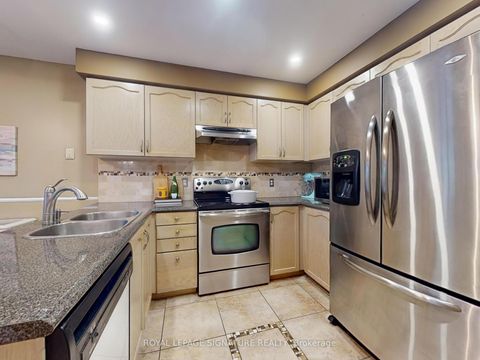 Photo 10 at 1070 Summitview Crescent, Pinecrest, Oshawa