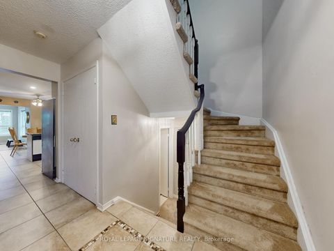 Photo 15 at 1070 Summitview Crescent, Pinecrest, Oshawa